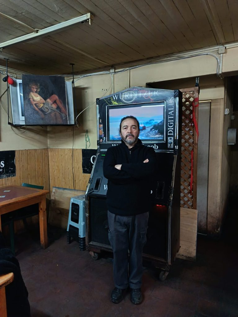 Bares música en vivo: Jacob Galaz encargado La Morgue Bar