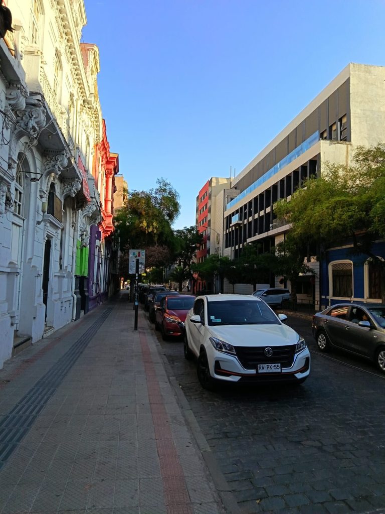 Una imagen de una calle del barrio universitario